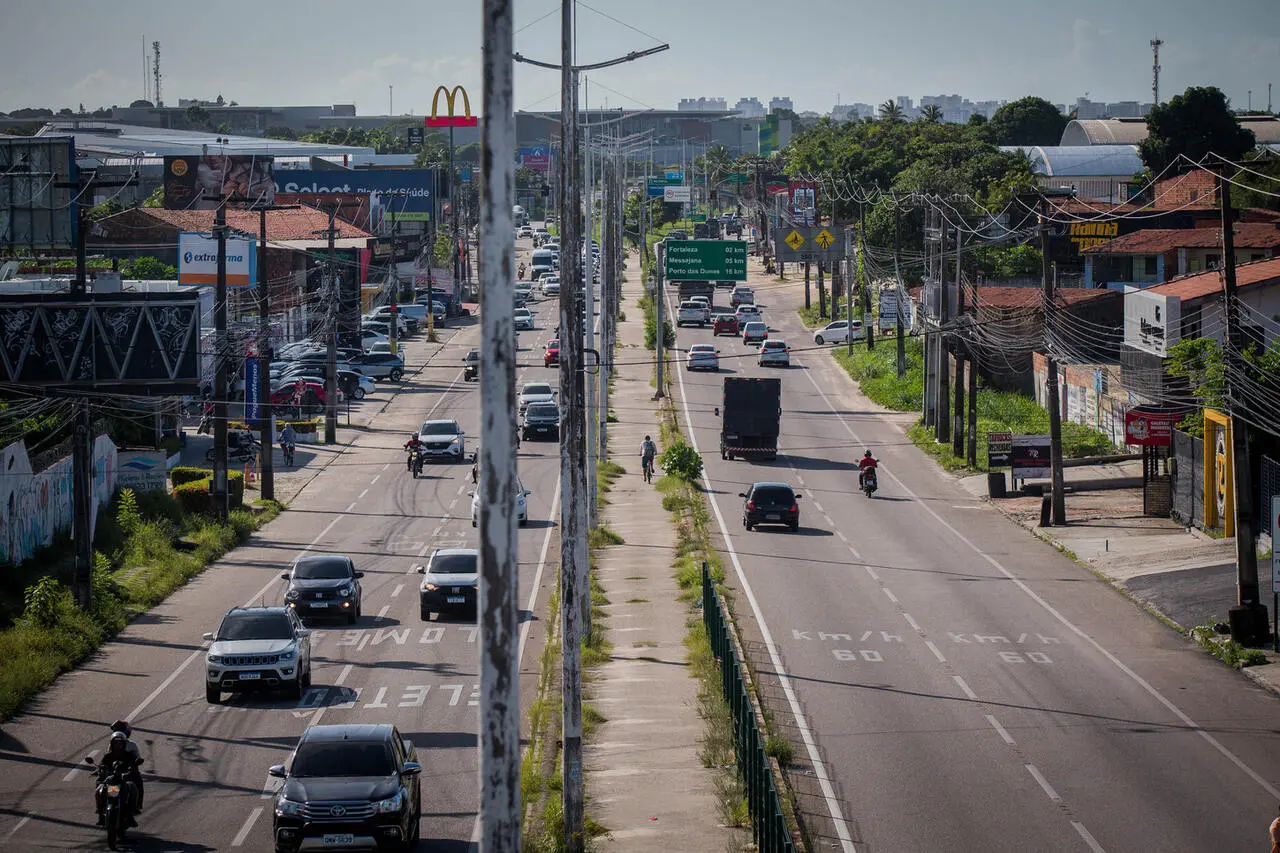 Foto de rua do Eusébio, que está entre os municípios mais conectados do Brasil em ranking da Anatel.