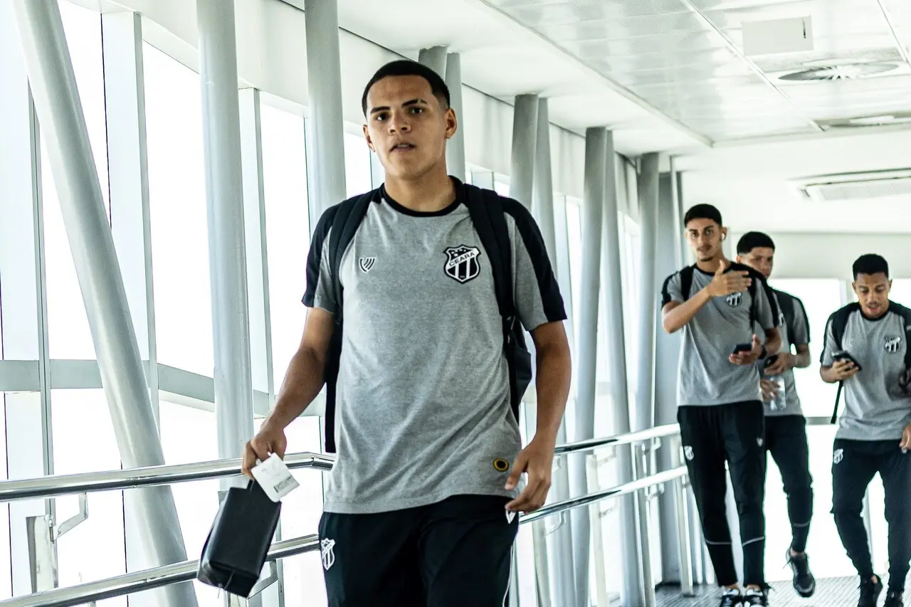 Imagem da notícia Daniel Paulista relaciona 22 jogadores para estreia pelo Ceará; veja lista