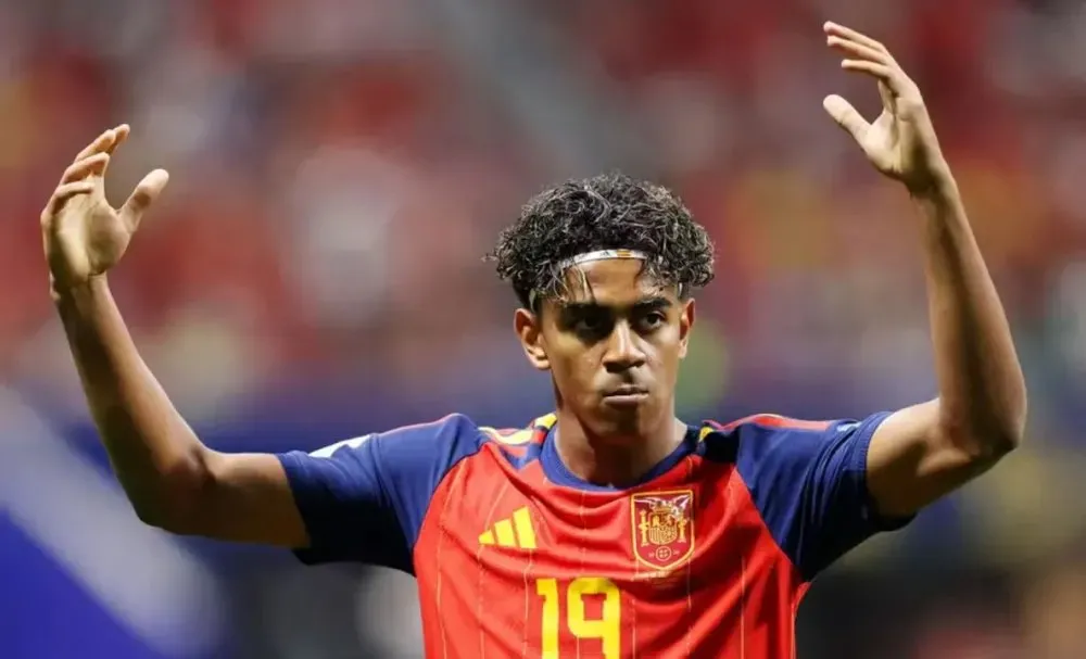 Lamine Yamal foi muito marcado na vitória da Espanha contra a Áustria