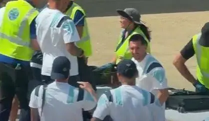 Imagem da notícia Copa do Mundo: Messi cai no riso ao ser revistado em aeroporto antes de duelo contra Cabo Verde