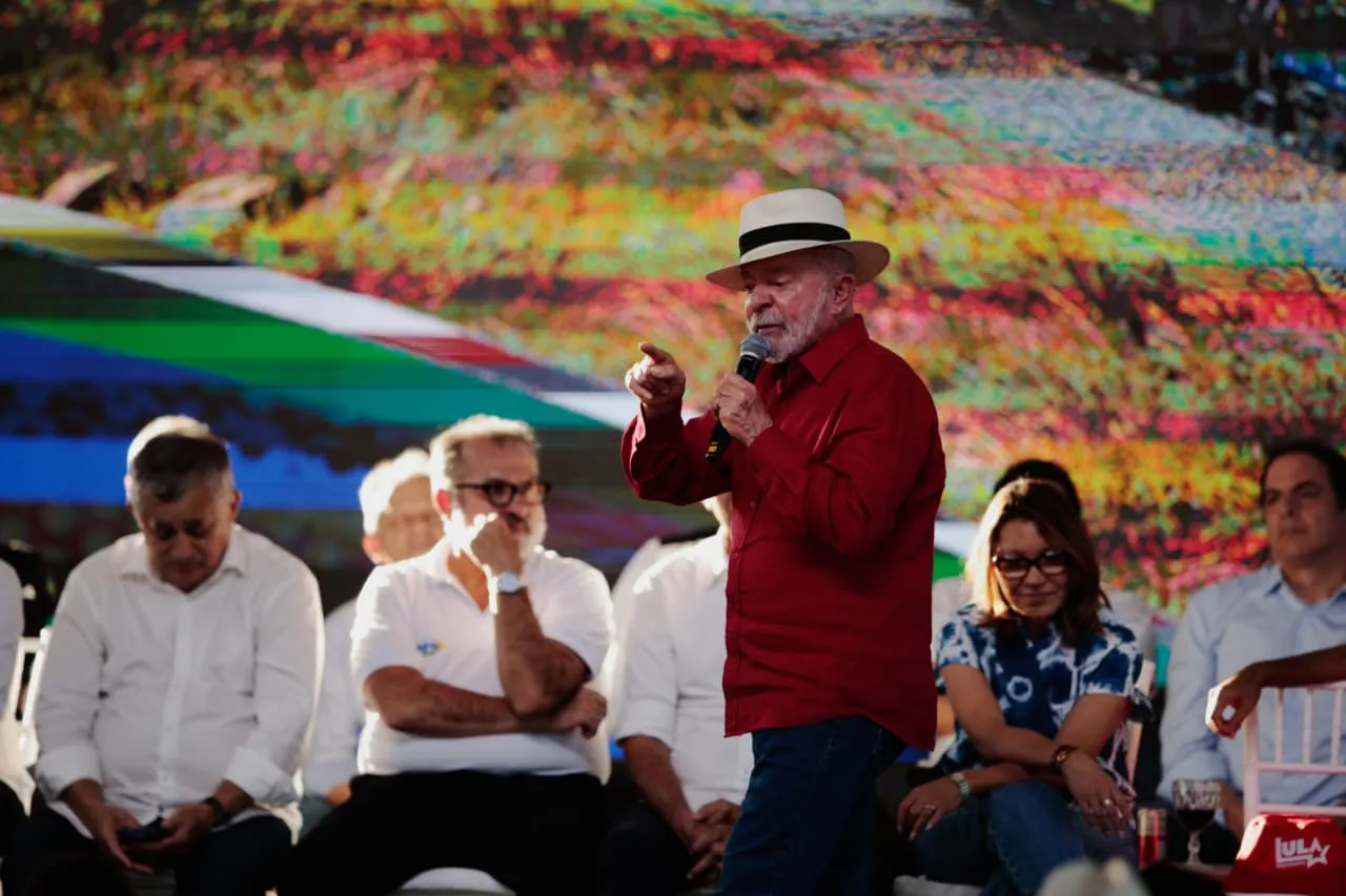 Lula esteve em Quixeramobim, no Sertão Central, nesta quinta-feira (2) para inaugurar novos trechos da Transnordestina.