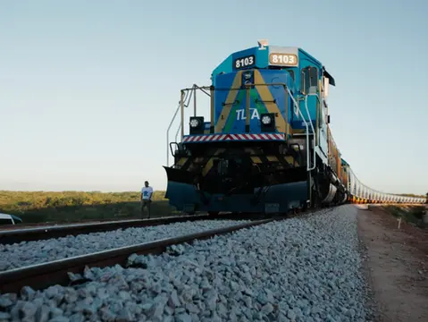 Imagem da notícia: CSN promete entregar mais 120 km da Transnordestina no Ceará até o fim de 2026
