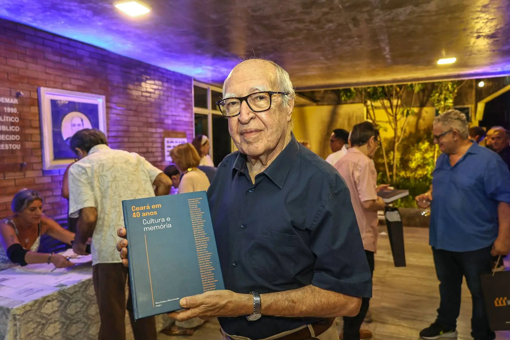 Imagem da notícia CAPTEI: Cultura cearense é celebrada em lançamento de livro da Fundação Waldemar Alcântara