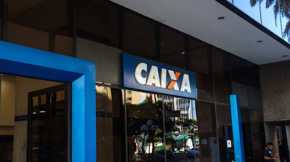 Fachada da Caixa Econômica Federal.