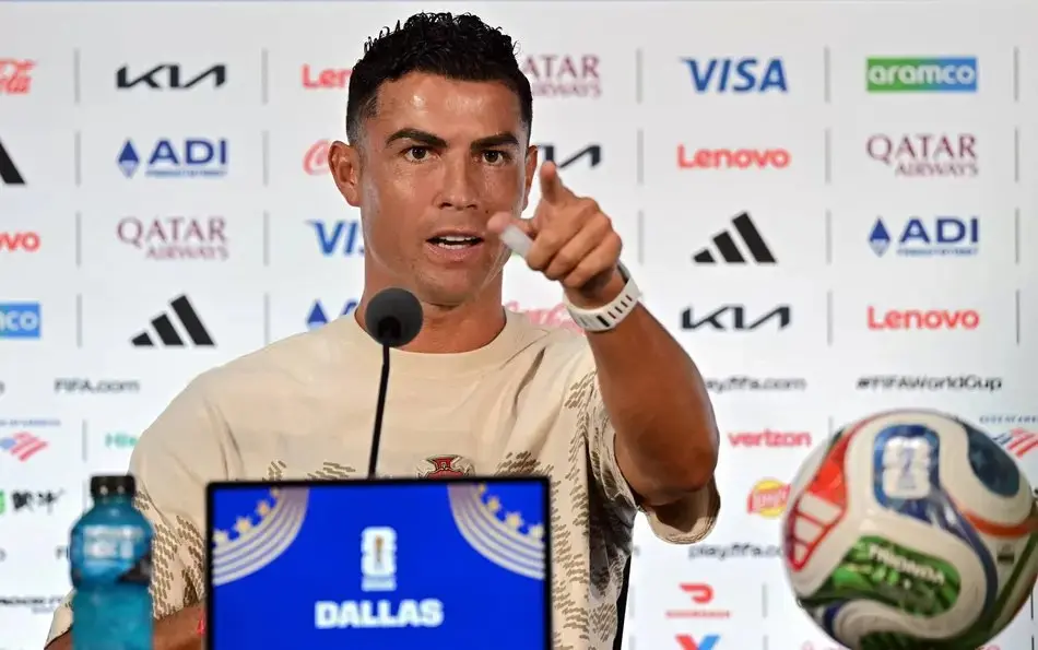 Imagem da notícia Cristiano Ronaldo troca farpas com jornalista brasileiro em coletiva: 'não gosta de mim'