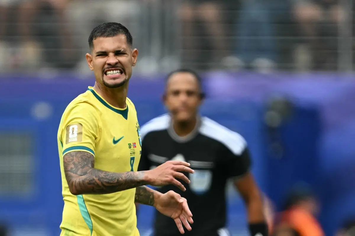 Imagem da notícia Bruno Guimarães perde pênalti em Brasil x Noruega; veja reações da torcida