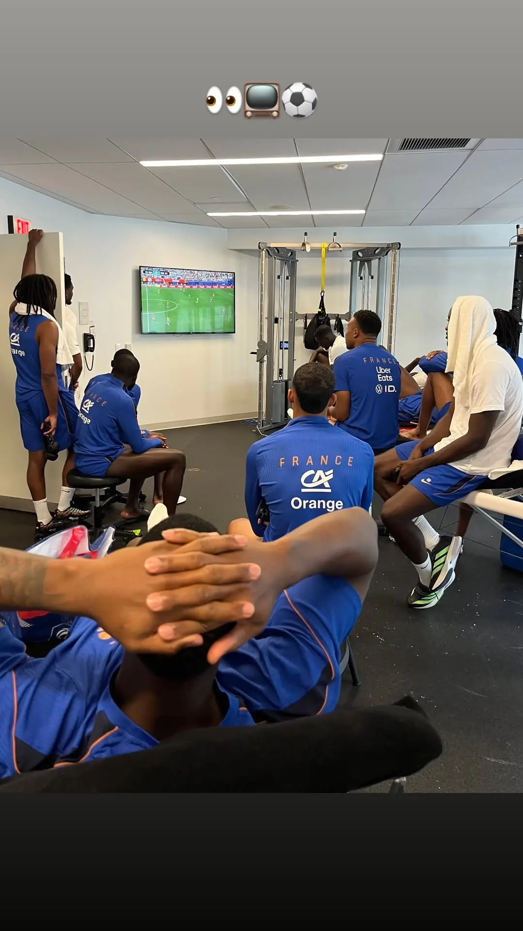 Imagem da notícia Mbappé e elenco francês acompanham eliminação do Brasil para a Noruega