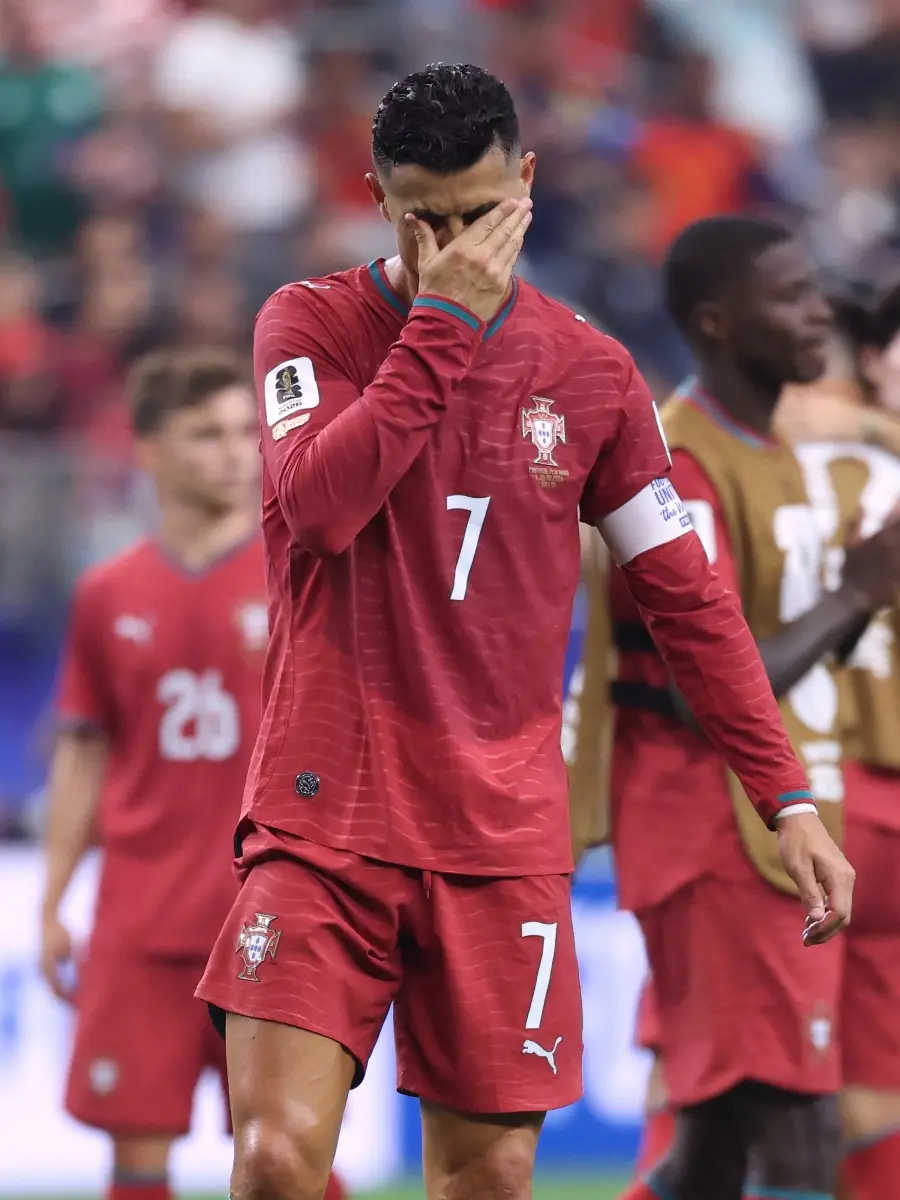 Imagem da notícia Cristiano Ronaldo chora após eliminação de Portugal para a Espanha na Copa do Mundo; veja imagens