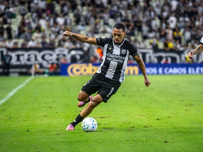 Imagem da notícia Alex Silva não é mais jogador do Ceará; clube anuncia rescisão contratual