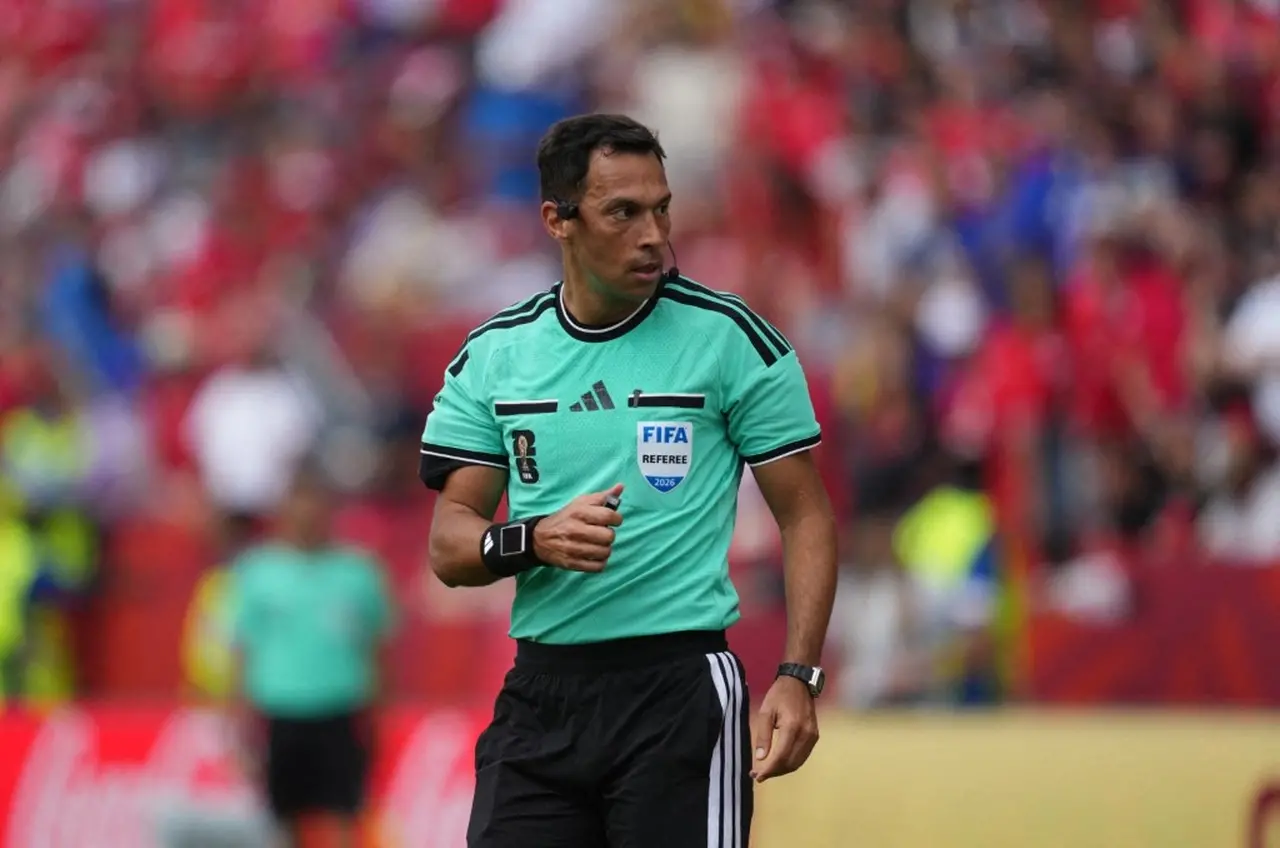Imagem da notícia Para França x Marrocos, FIFA escala pela 1ª vez trio de arbitragem de um mesmo país na Copa do Mundo
