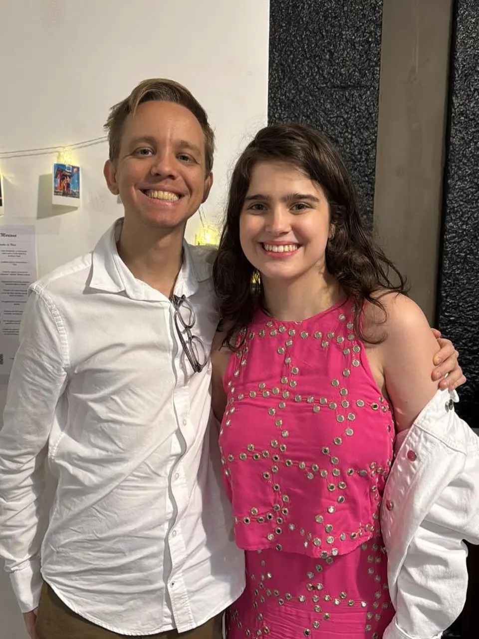 Imagem da notícia Filha de Tadeu Schmidt anuncia noivado pelas redes sociais: 'Amor da minha vida'
