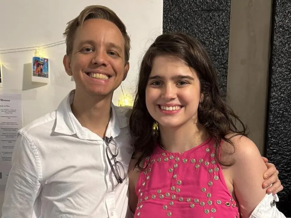 Imagem da notícia Filha de Tadeu Schmidt anuncia noivado pelas redes sociais: 'Amor da minha vida'