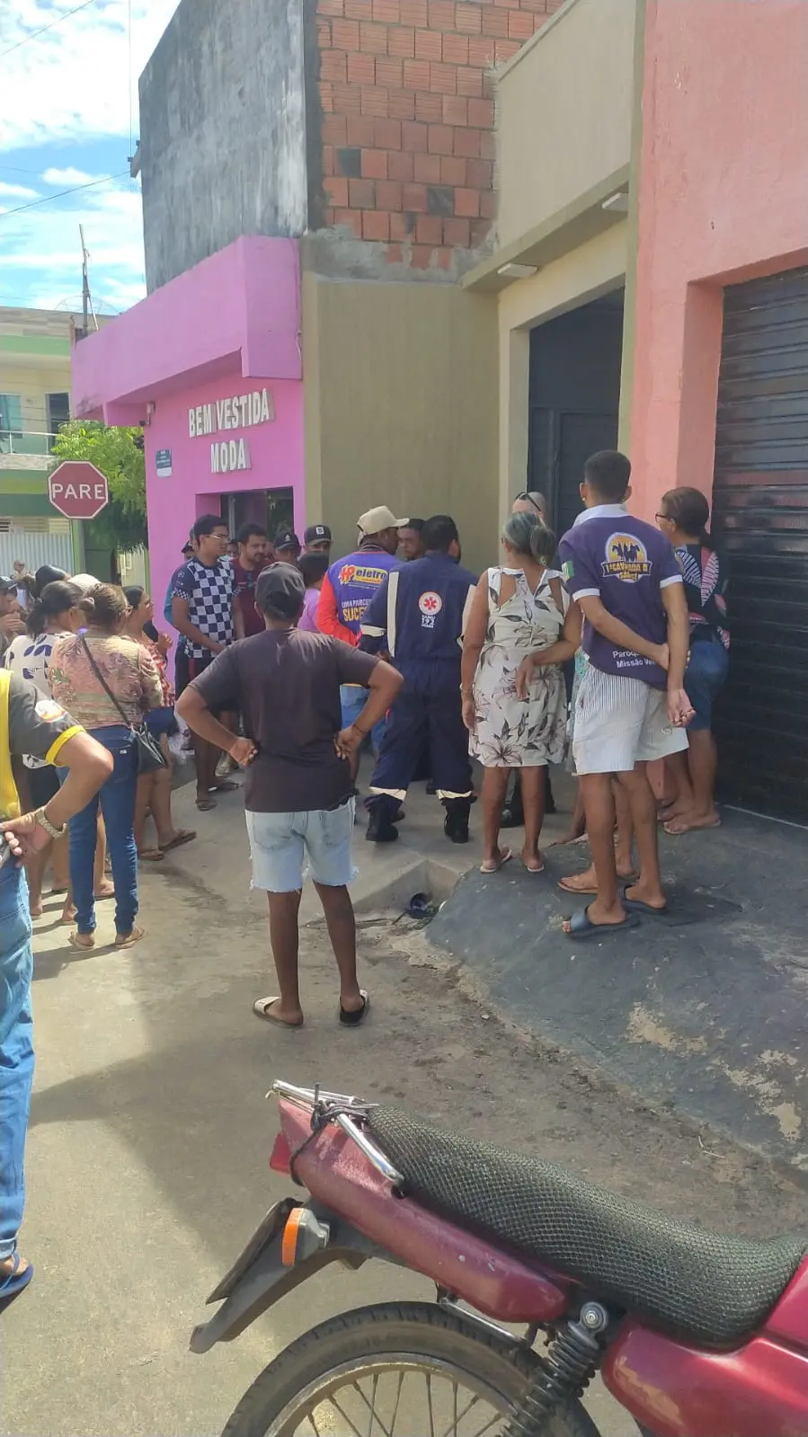 Imagem da notícia Funcionária de restaurante é morta a facadas em via pública de Missão Velha