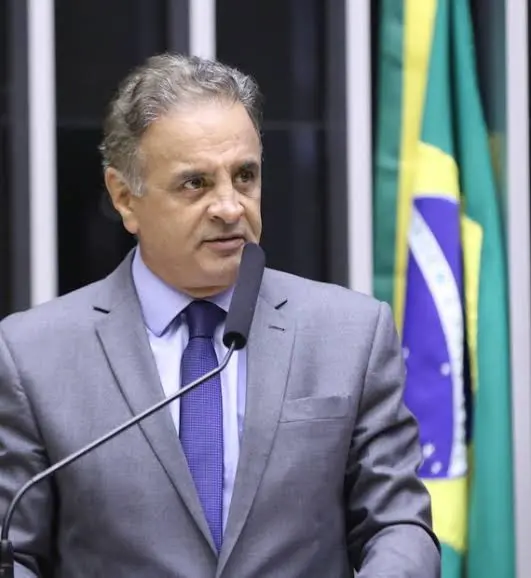 Imagem da notícia Aécio Neves desiste de disputar a presidência da República pelo PSDB