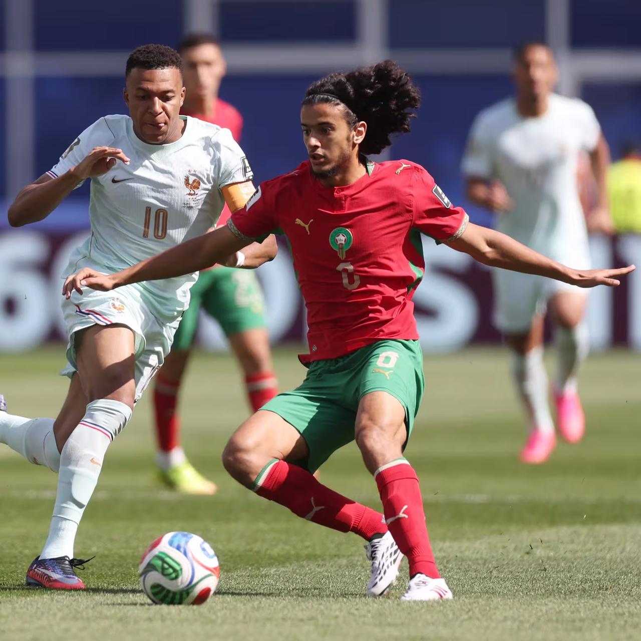 Marrocos jogou muito atrás e a França dominou o 1º tempo