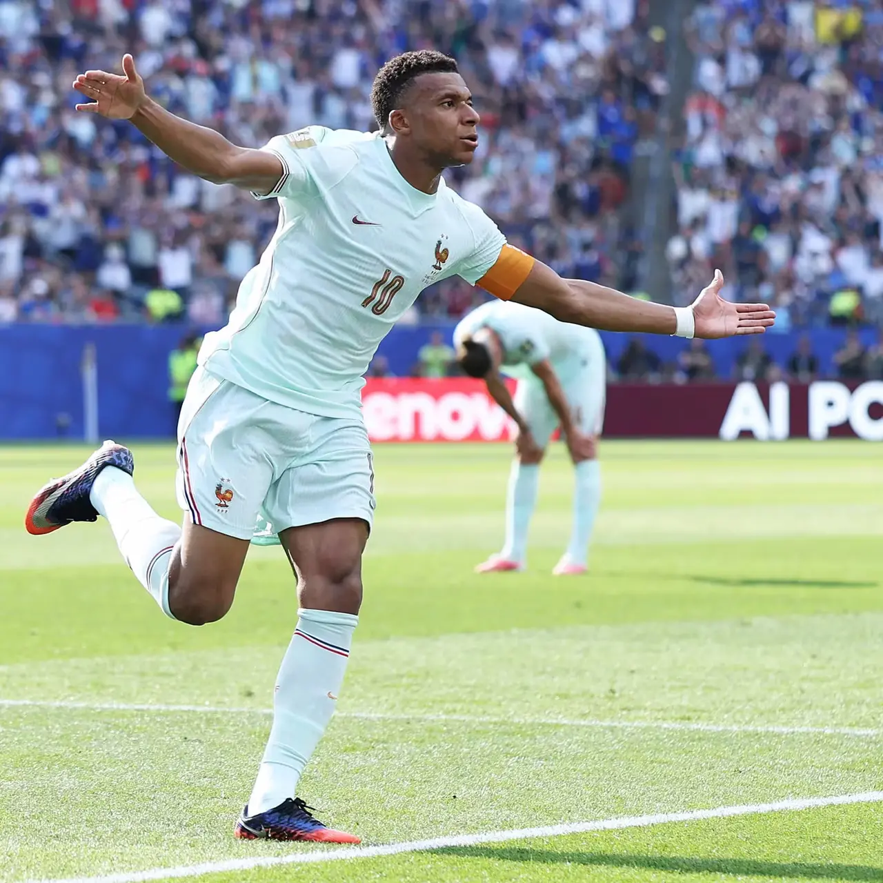 Imagem da notícia Mbappé iguala Messi na artilharia e alcança média de 1 gol por jogo em Copas do Mundo