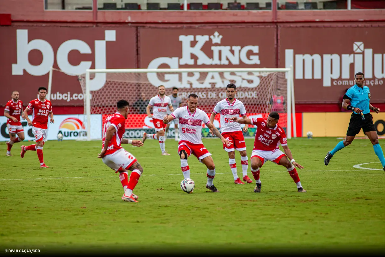 Imagem da notícia Jogos de hoje na TV: veja onde assistir e horário das partidas de domingo (12)