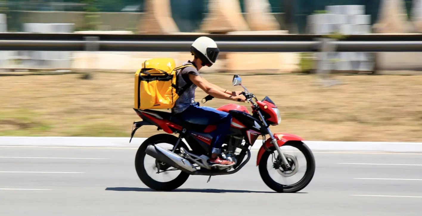 Imagem da notícia Governo adia financiamento a entregadores e mototaxistas