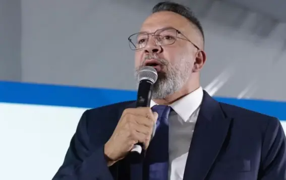 Imagem da notícia Moraes manda soltar Márcio Canella, ex-prefeito preso com fuzil dentro de carro