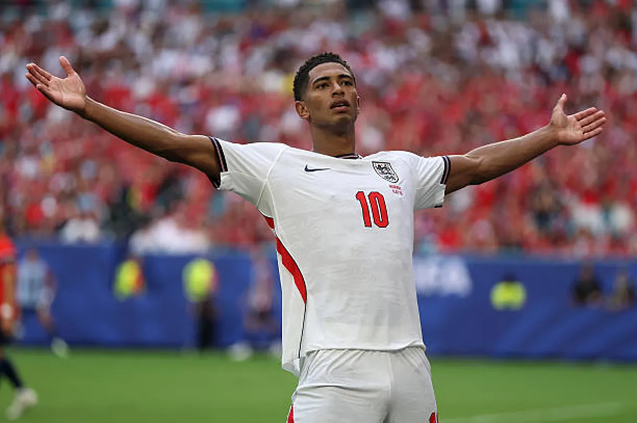 Bellingham brilhou pela seleção da Inglaterra na Copa do Mundo