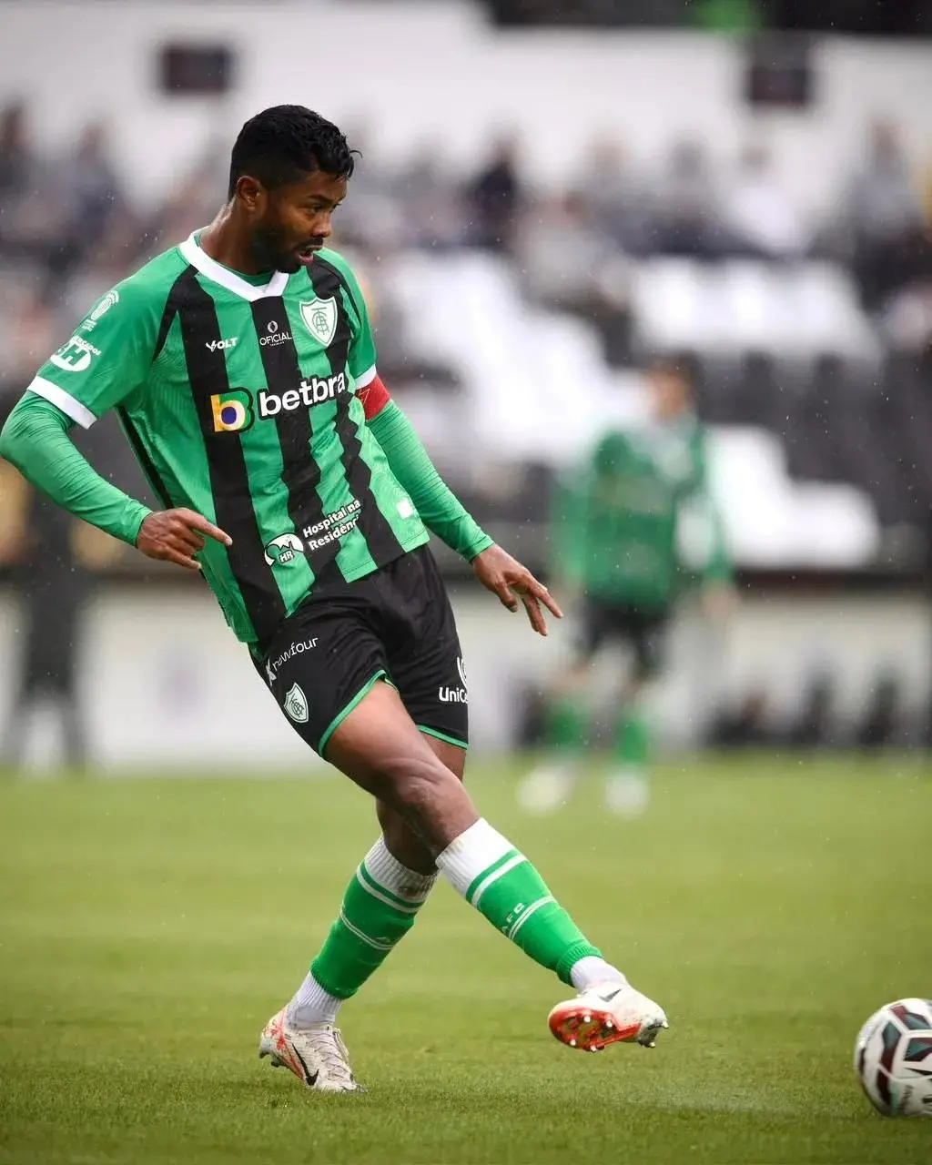 Imagem da notícia Jogos de hoje na TV: veja onde assistir e horário das partidas desta segunda-feira (13)