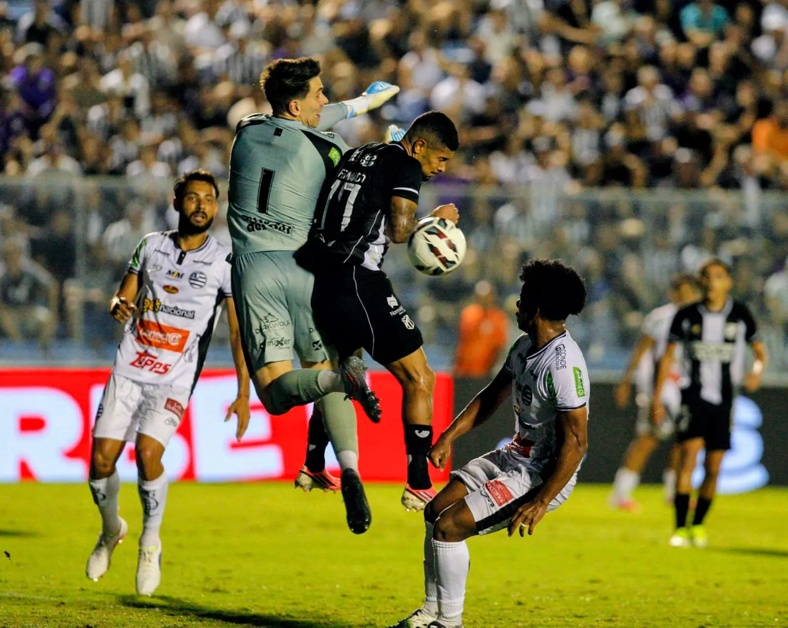 Imagem da notícia: AO VIVO: Ceará enfrenta o Athletic-MG no Estádio Presidente Vargas pela Série B; acompanhe