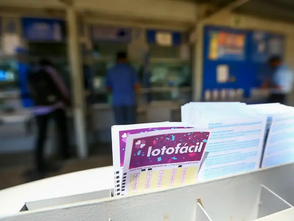 Imagem da notícia Duas apostas simples de Fortaleza acertam 15 números da Lotofácil e levam R$ 473 mil cada