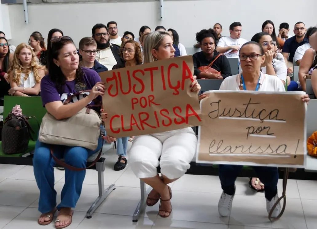 Imagem da notícia Caso Clarissa: júri chega ao 2º dia com depoimentos da família do réu por feminicídio