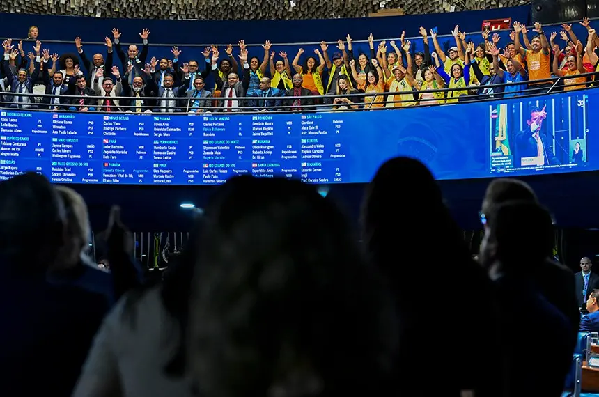 Imagem da notícia Senado aprova PEC 14/21, que prevê aposentadoria especial para agentes de saúde; entenda