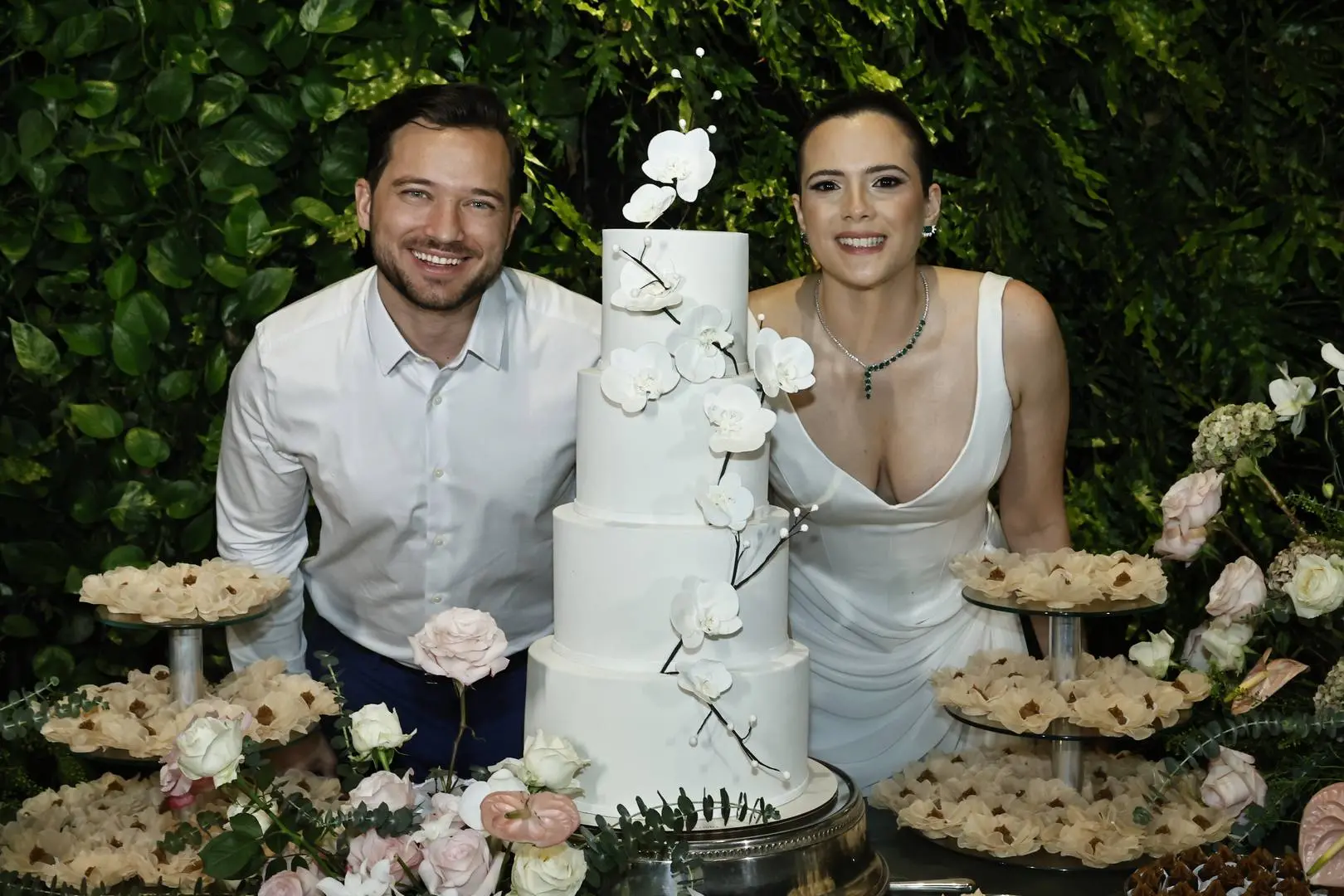 Imagem da notícia CAPTEI: Fernanda Sampaio e Patrick Arraes celebram o amor em noite intimista e elegante