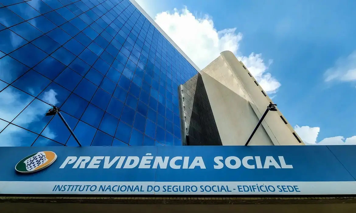 Imagem da notícia PF indicia 48 pessoas por esquema de descontos ilegais do INSS