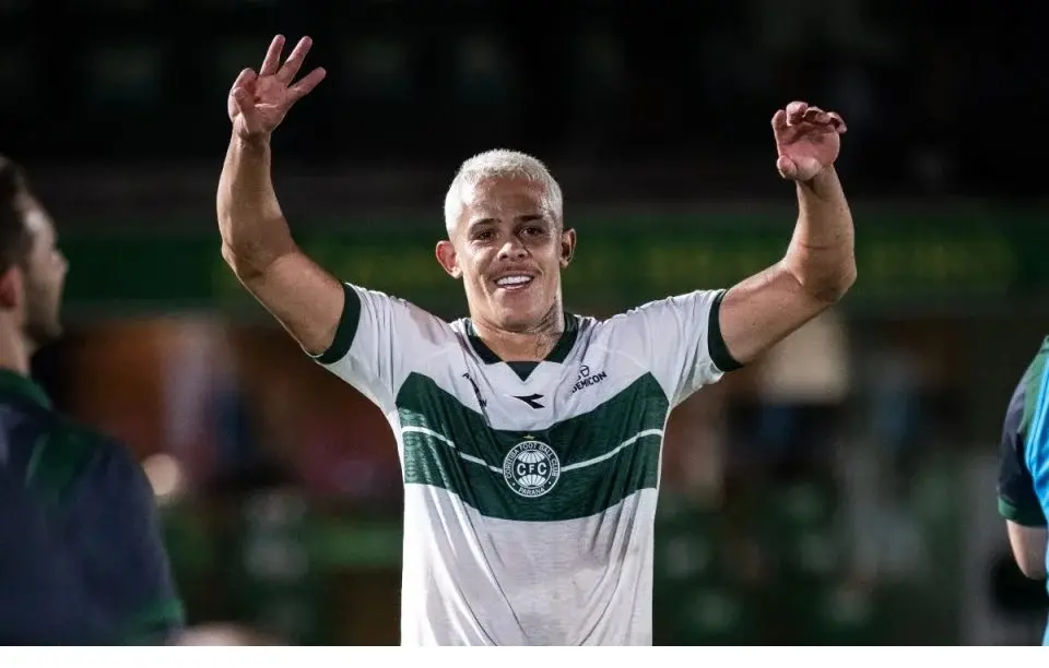Imagem da notícia Ceará tem conversas com o volante Walisson, do Coritiba