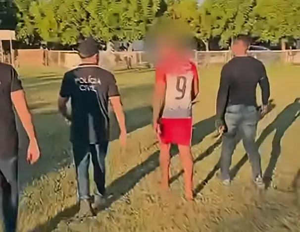 Imagem da notícia Chefe de grupo criminoso é preso durante partida de futebol em Iguatu, no Ceará