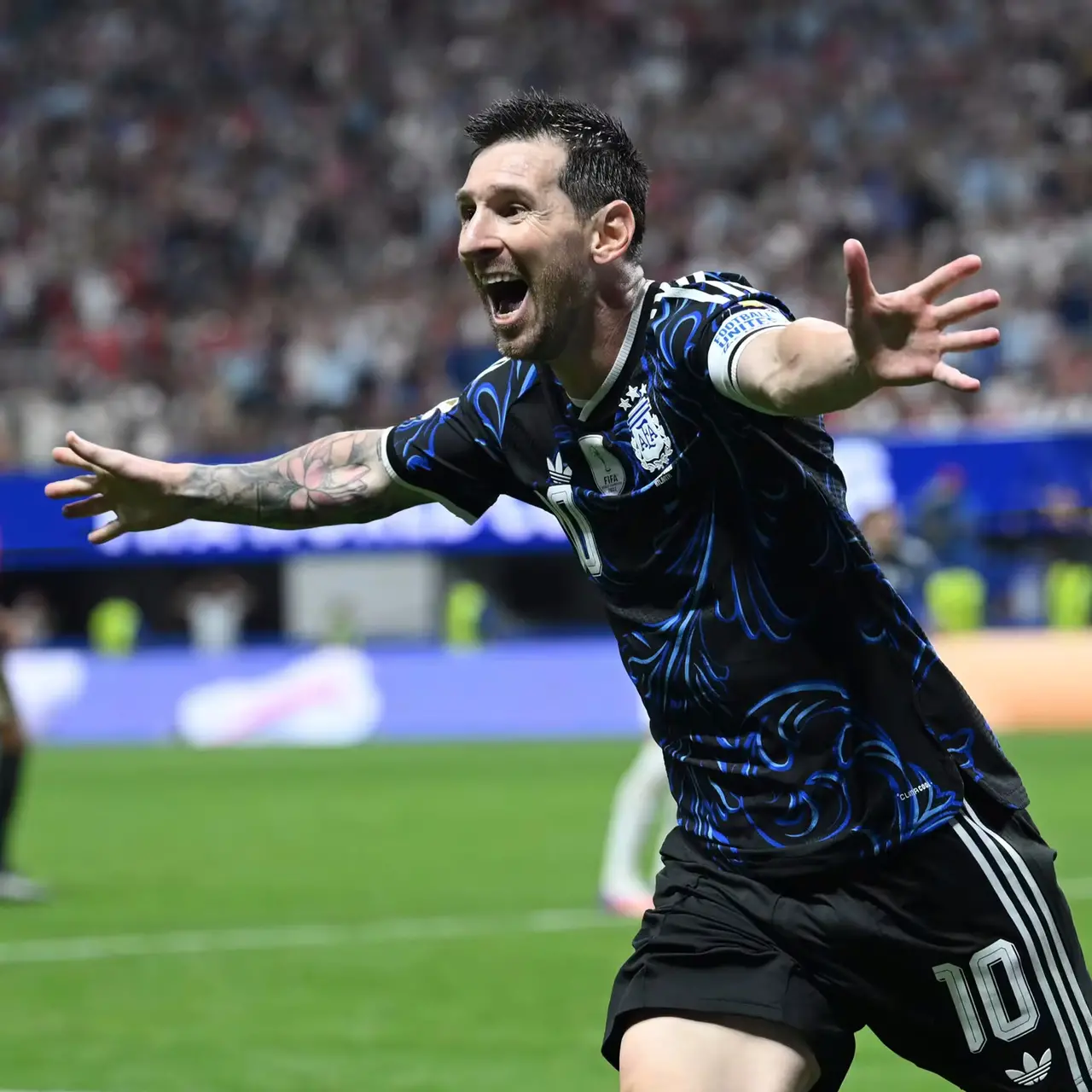 Imagem da notícia Em jogo tenso, Argentina vence Inglaterra de virada e faz final da Copa do Mundo com a Espanha