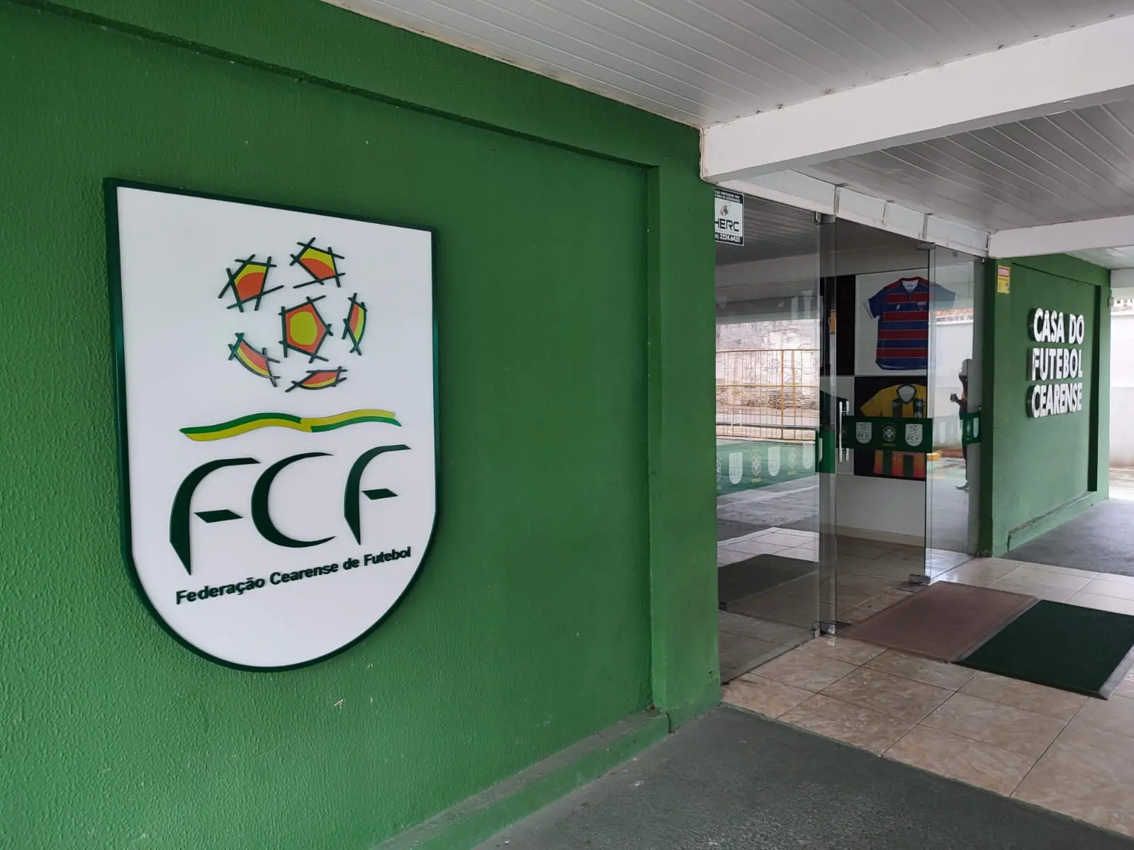 Imagem da notícia FCF cria comissão para apurar denúncias de assédio sexual e estupro contra chefe da arbitragem