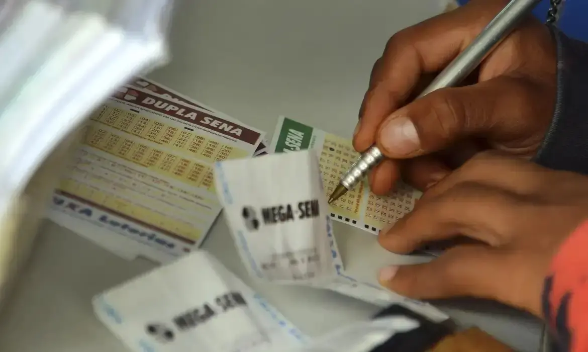 Imagem da notícia Caixa muda dia dos sorteios de fim de semana da Mega-Sena e outras loterias; veja detalhes