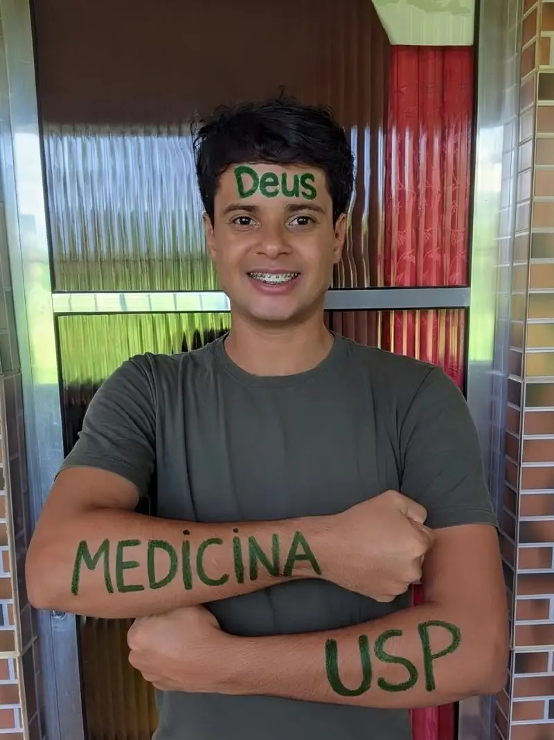 Imagem da notícia Jovem baiano que passou em 1º lugar em medicina na USP é internado em UTI