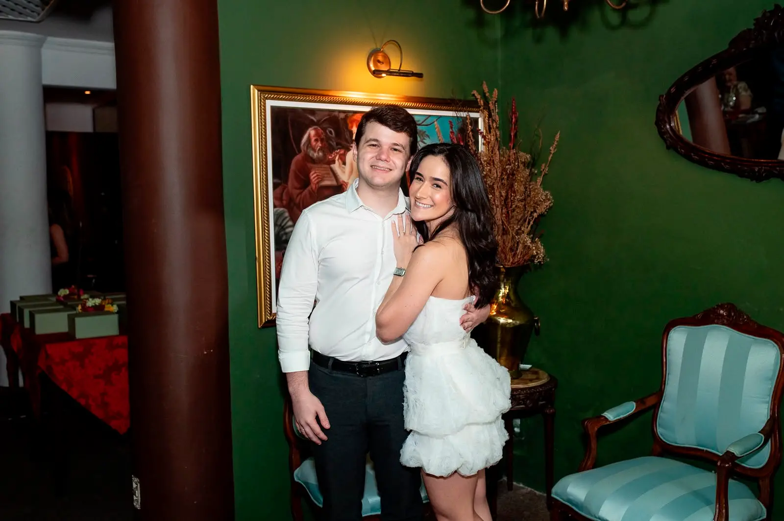 Imagem da notícia CAPTEI: Edson Queiroz IV e Vanessa De Luca recebem padrinhos em celebração marcada pela elegância