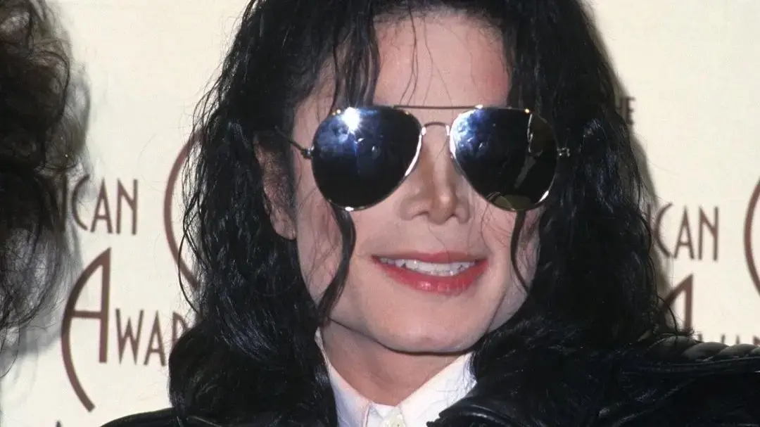 Imagem da notícia Filhos de Michael Jackson travam briga judicial por herança de R$ 4 bilhões, diz site