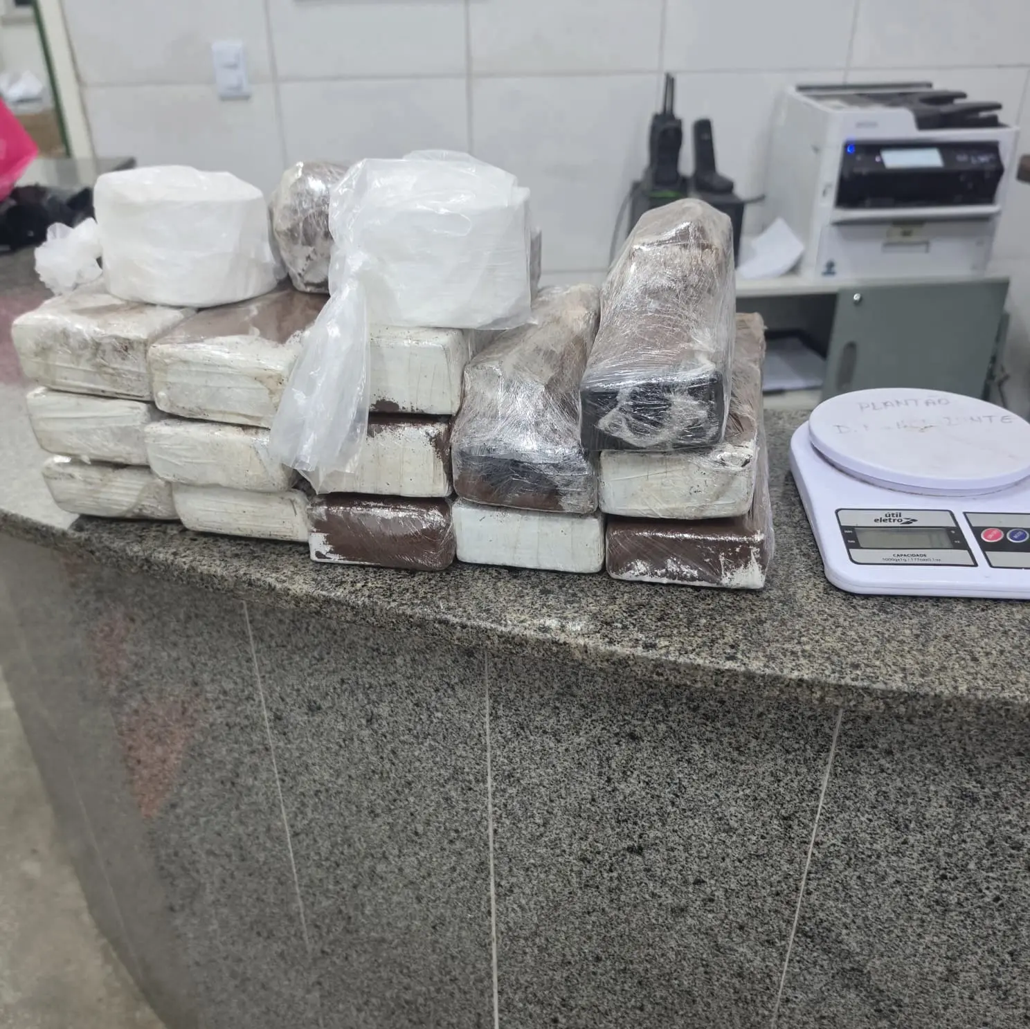 Imagem da notícia Mulheres são presas na BR-116 com 15 kg de drogas em ônibus com destino a Juazeiro do Norte