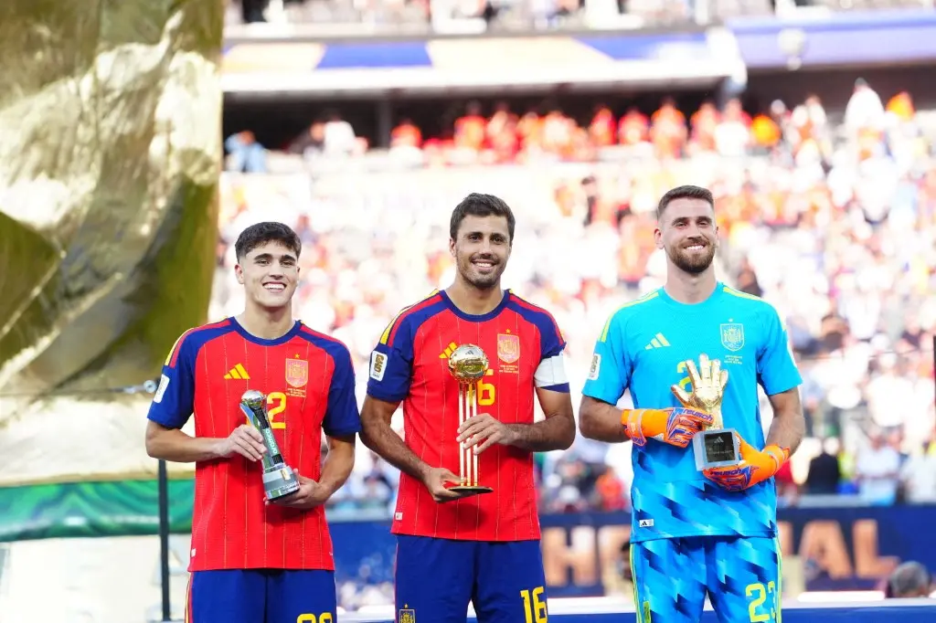 Imagem da notícia Rodri é eleito o melhor jogador da Copa do Mundo; veja todos os premiados