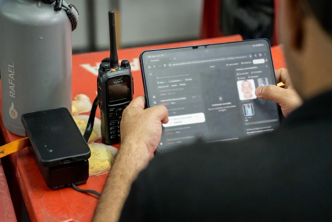 Em um dos casos durante o evento, a plataforma identificou uma pessoa procurada cuja aparência havia mudado significativamente em relação à fotografia disponível para as forças de segurança.