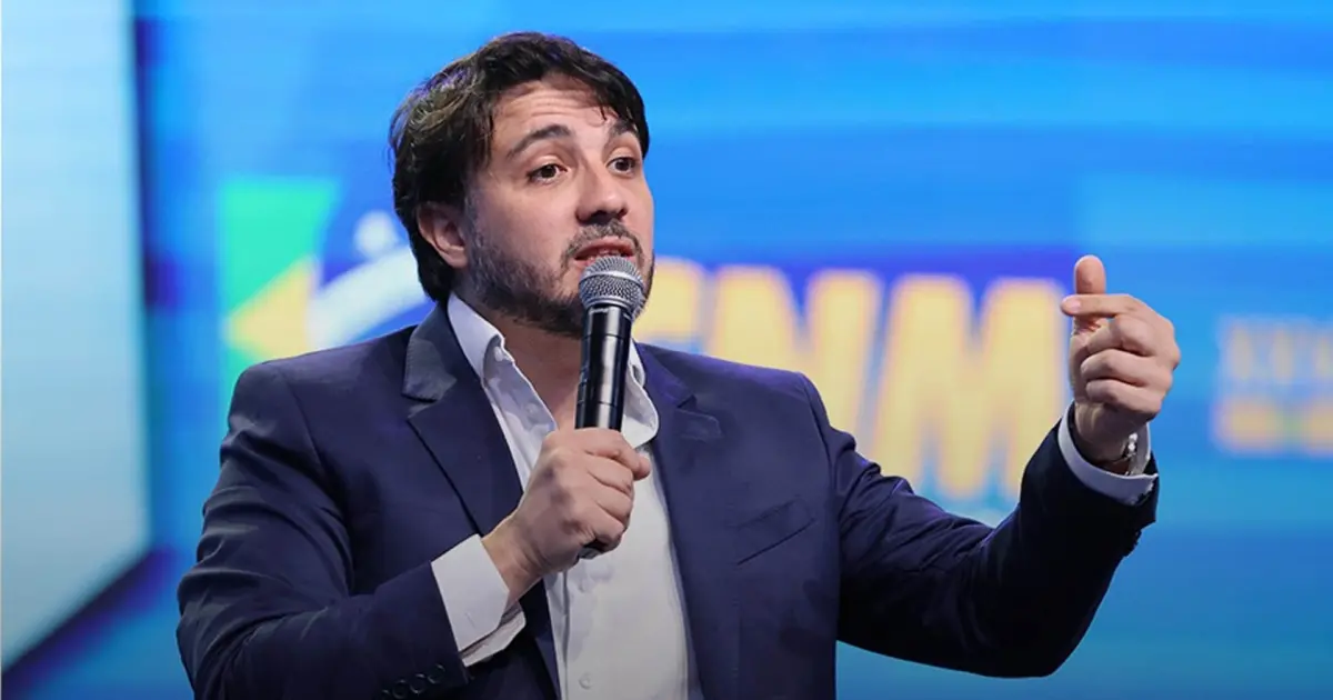 Imagem da notícia Quem é Renan Santos, candidato ao cargo de presidente da República em 2026