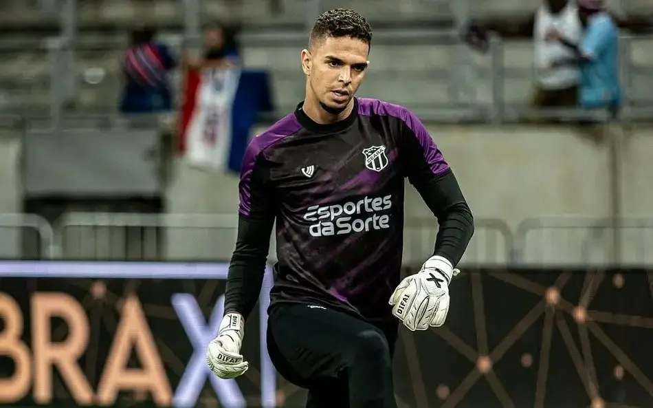 Imagem da notícia Ceará recebe proposta do Avaí por Bruno Ferreira e goleiro pode deixar o clube