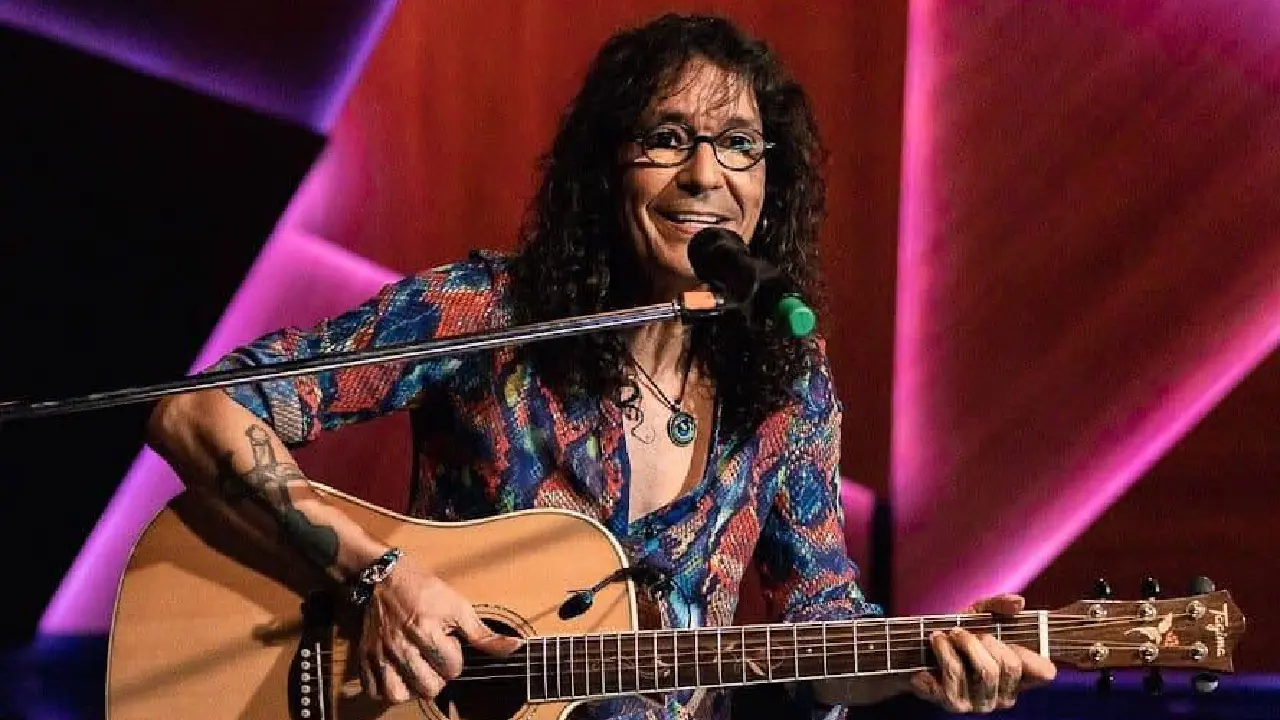 Imagem da notícia Luiz Caldas apresenta show 'Voz e Violão' no Cineteatro São Luiz; veja data e ingresso