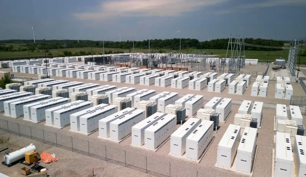 Imagem da notícia Setor elétrico pressiona por mudança na lei para ratear custo de baterias com o consumidor