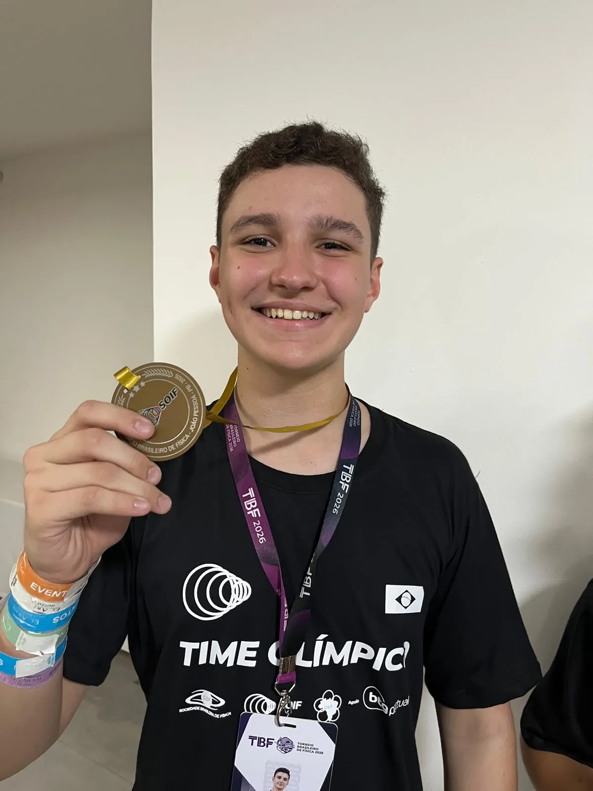 Além de ser um dos medalhistas de ouro da IEO, Arthur foi o vencedor geral da competição.