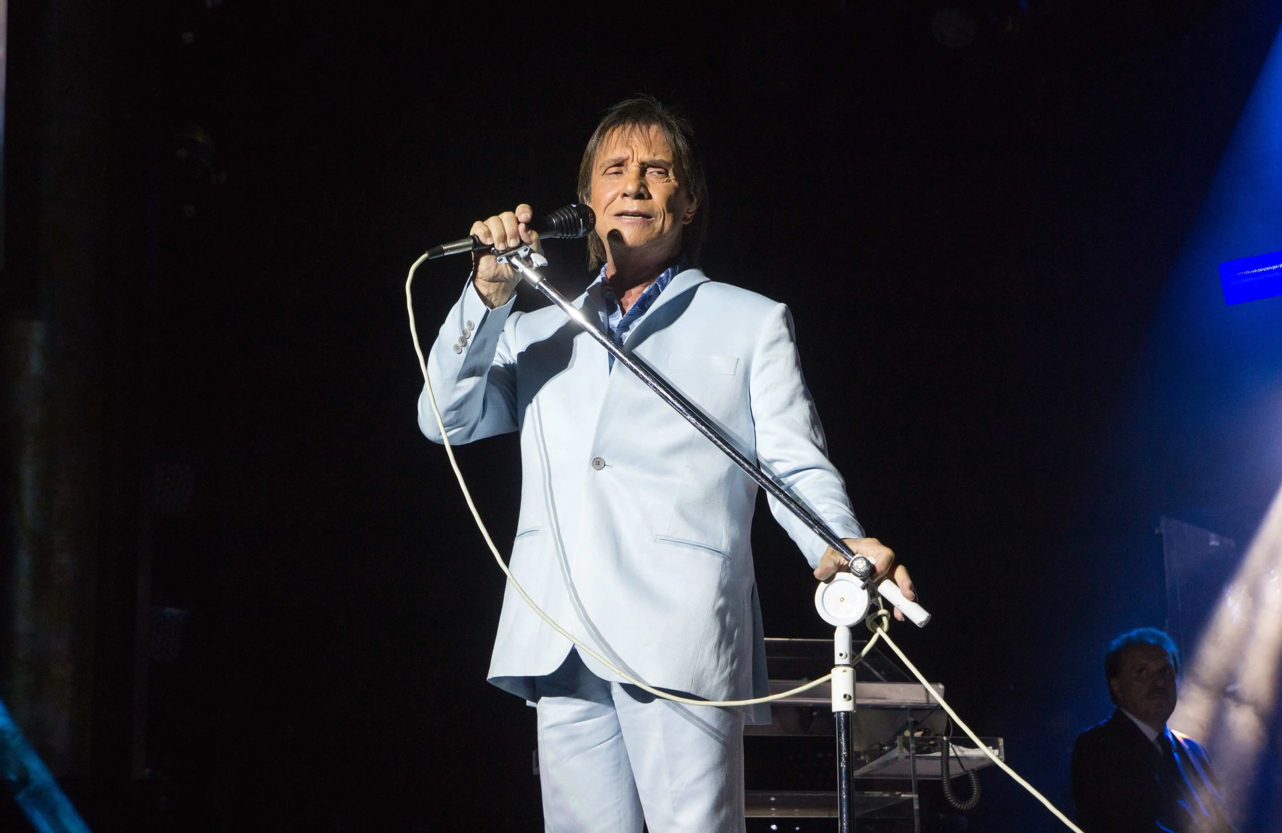 Imagem da notícia Roberto Carlos passa por cirurgia na vesícula e é internado