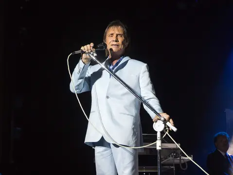 Imagem da notícia: Roberto Carlos passa por cirurgia na vesícula e é internado
