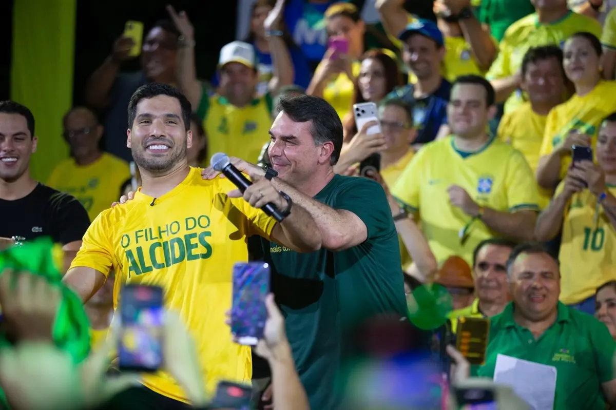 Imagem da notícia Convenção mostrou que palavra final do bolsonarismo no Ceará é de André Fernandes